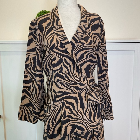 Ganni animal Print Skirt Sets Top Surplice Neck Buttoned Front Skirt Sz 6 and 4 - Picture 3 of 16